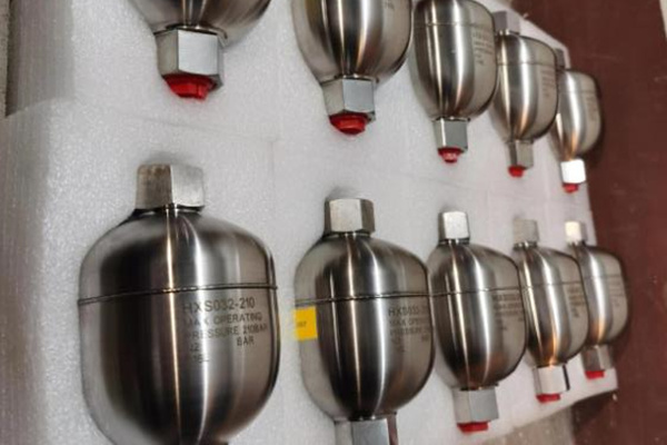 蓄能器的結(jié)構(gòu)類型、作用、安裝以及選用要點 圖2